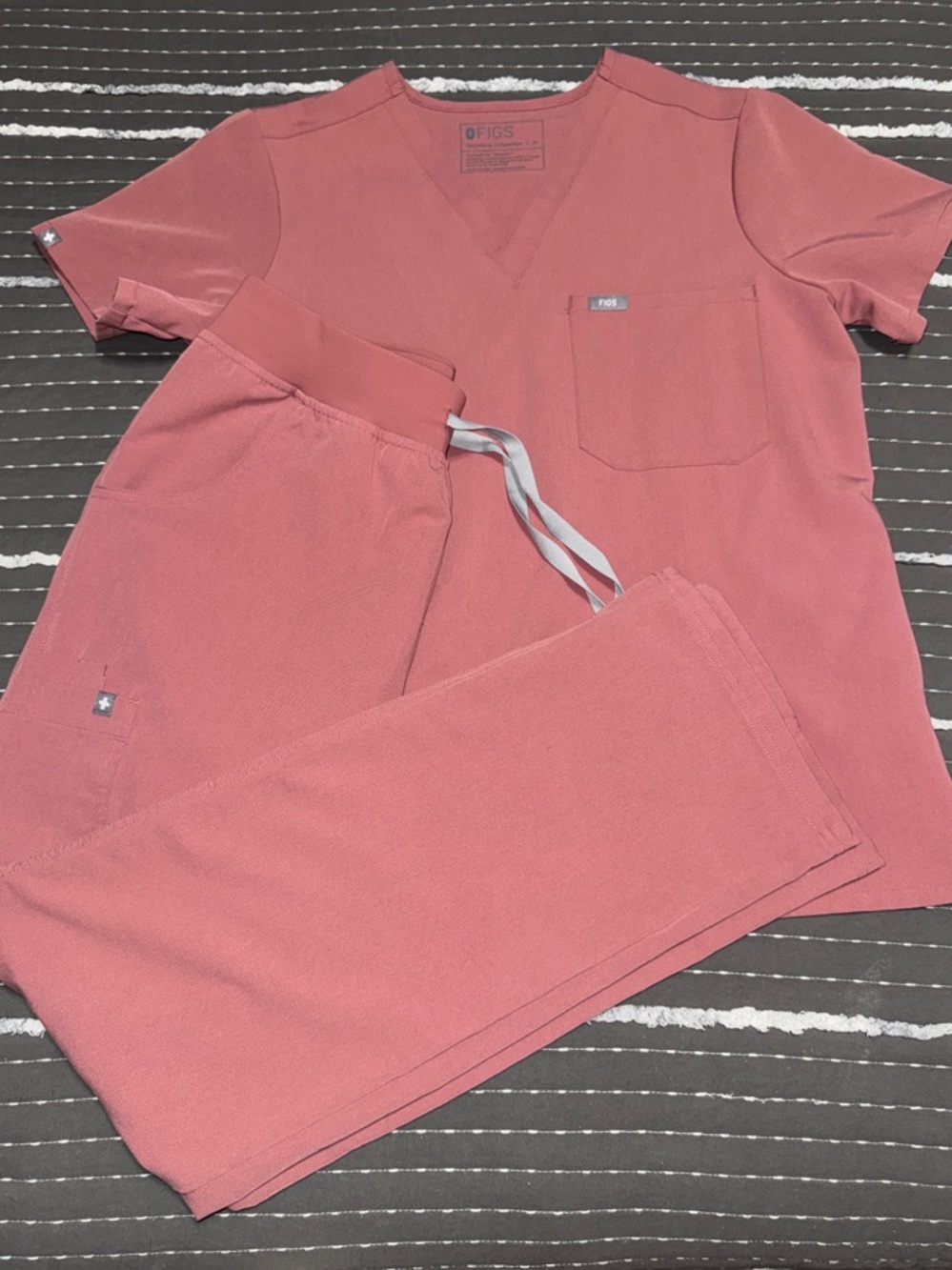 Figs Women's Scrub Set in Dusty Rose